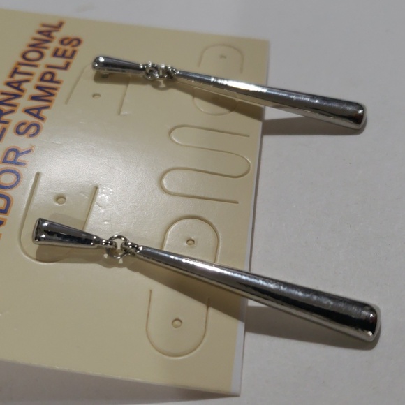 Silver Teardrop Dangle Earrings – Elegant Swing Design Women's Fashion Jewelry - Picture 5 of 9